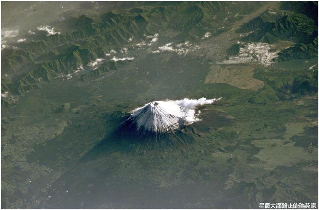 日本火山灰柱3400米