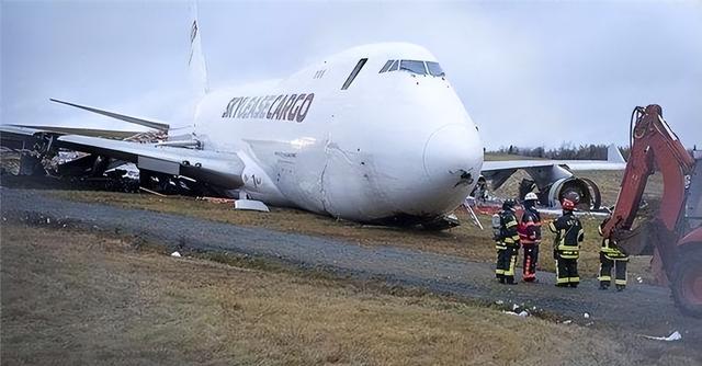 一、全球接连客机事故视频，触目惊心的航空安全挑战