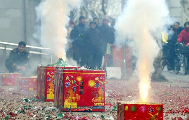 新华社谈春节放鞭炮，传统习俗与现代文明的和谐共舞