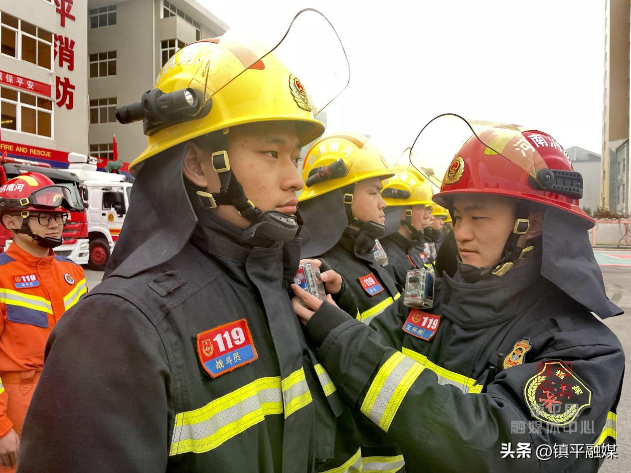 锣鼓喧天迎新春，舞乐升平庆华年