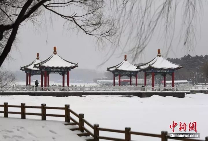 大范围阴雨雪持续预警，未来天气形势严峻，影响几何？