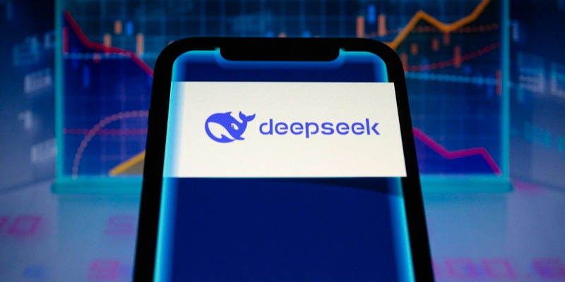 DeepSeek朋友圈挤爆了，掀起数字浪潮的神秘力量