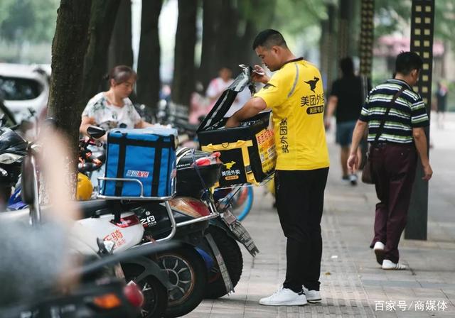 震撼！外卖小哥两个月收入突破四万，揭秘背后的奋斗与奇迹！