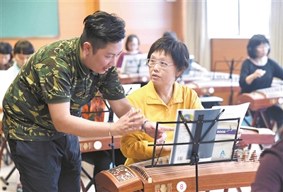 千万60后涌入老年大学，掀起学习热潮背后的故事